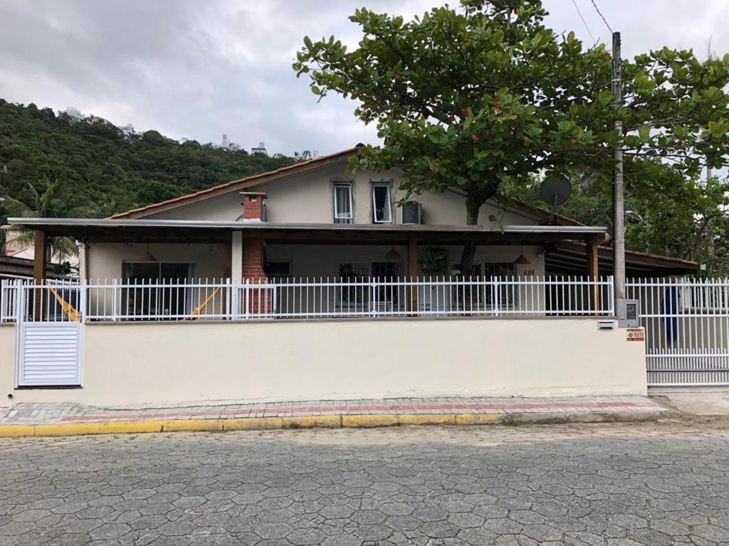 Suite Rua Pescada Amarela ボンビーニャス エクステリア 写真